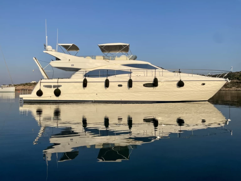 Ein Ferretti Ferretti 590 mieten in Ornós