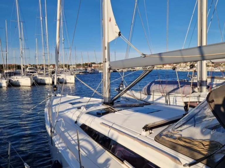 YachtCharter in Jezera - Dufour Dufour 430 auf SamBoat