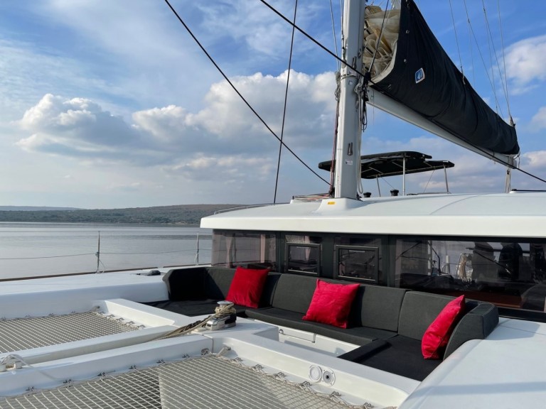 Ein Lagoon Lagoon 450 Sport Top mieten in Punat