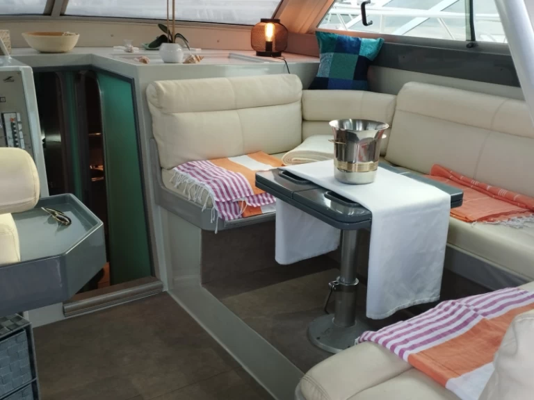 Ein Ferretti 34 mieten in Cannes