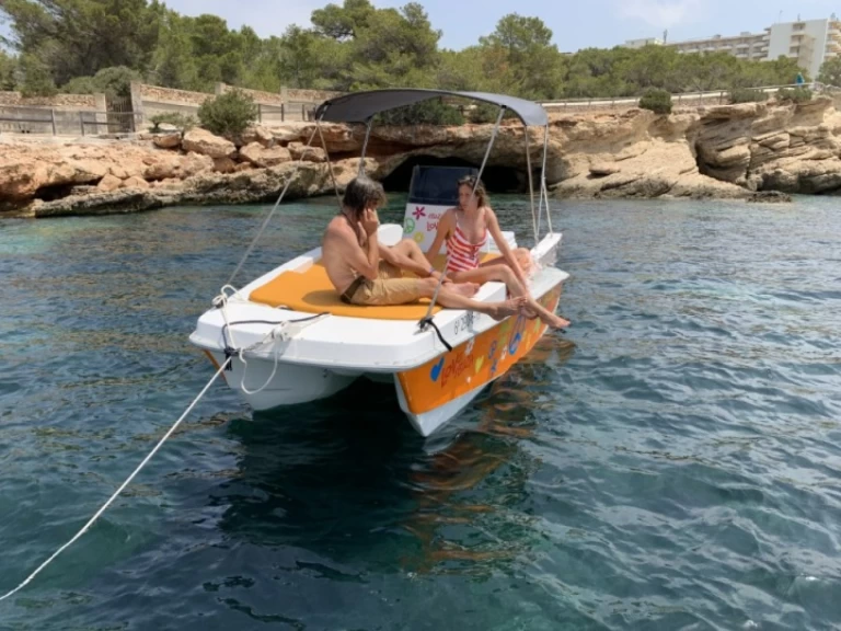 Ein Olbap catamaran 500 mieten in San Antonio Port