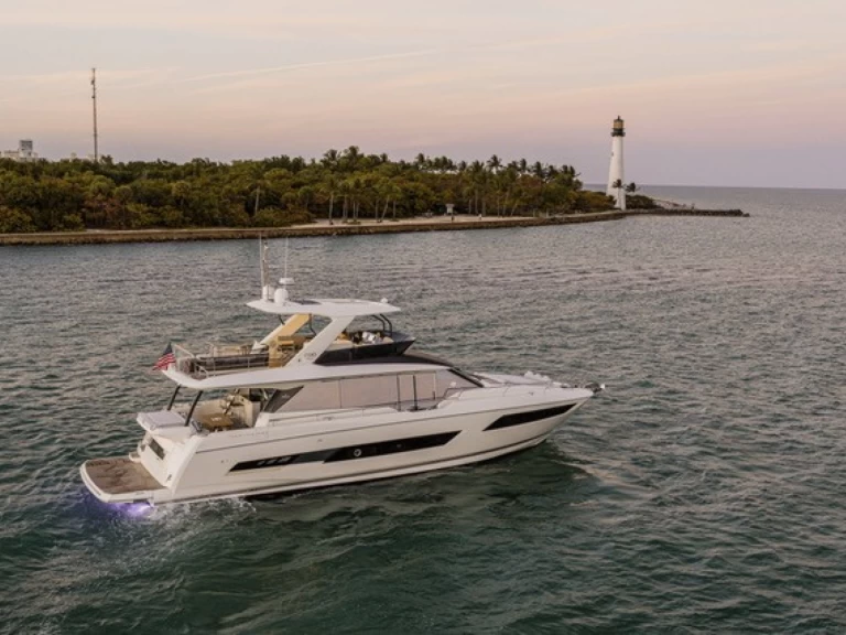 Prestige Yachts Prestige 690 mieten Zadar