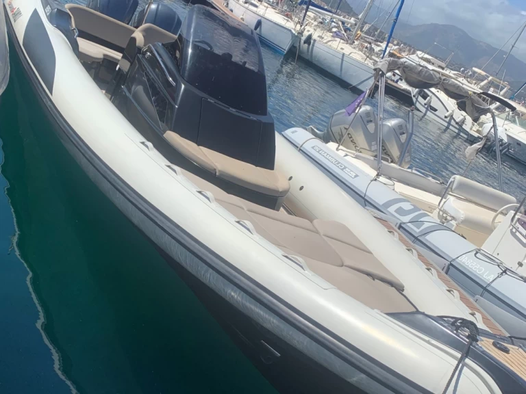 Vermietung Schlauchboot Lomac mit Führerschein