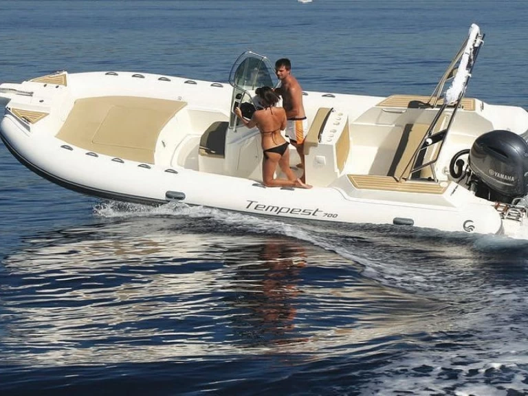 Ein Capelli Tempest 700 mieten in Marseille