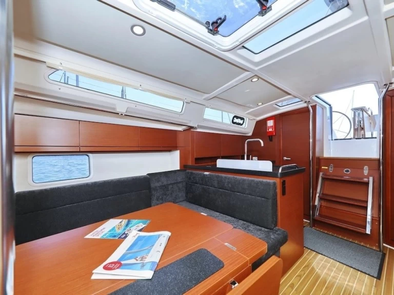 YachtCharter in Seget Donji - Hanse Hanse 388 auf SamBoat