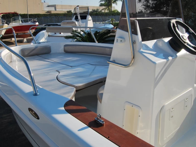 Motorboot mit oder ohne Skipper Mingolla mieten in Torre Vado