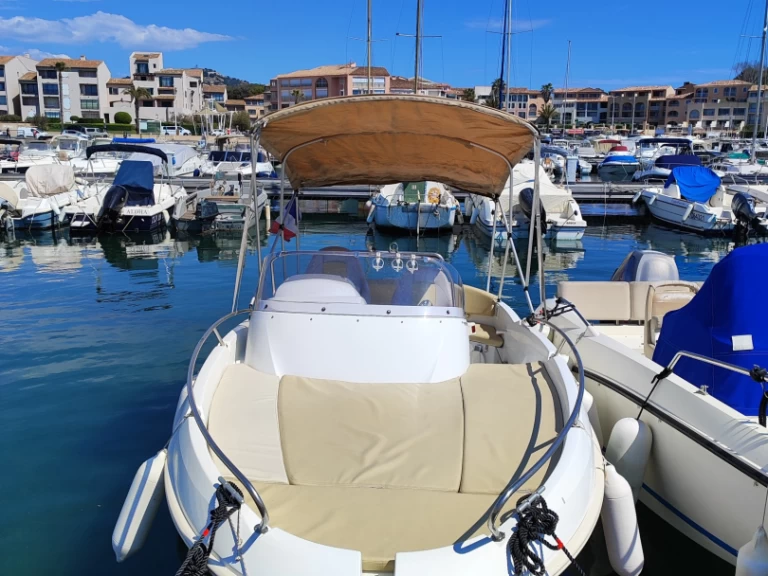 Motorboot mit oder ohne Skipper Bénéteau mieten in Six-Fours-les-Plages