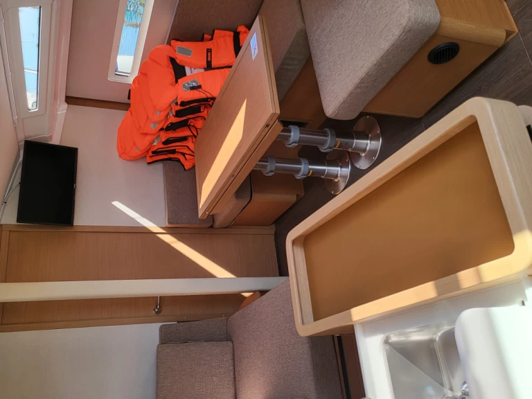 Ein Jeanneau Sun Odyssey 410 mieten in Biograd na Moru