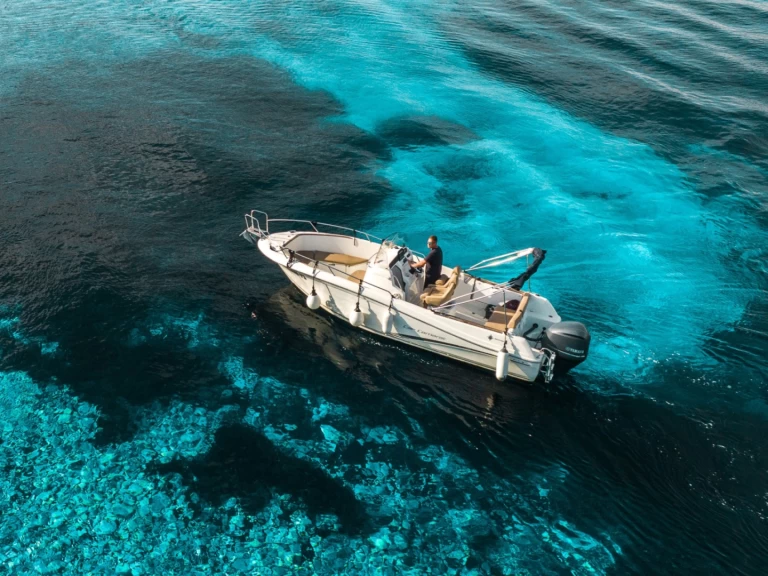 Motorboot mit oder ohne Skipper Jeanneau mieten in Vela Luka
