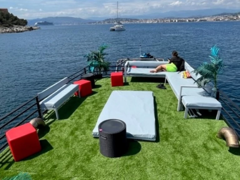 Ein Custom Made Bateau Pirate mieten in Cannes