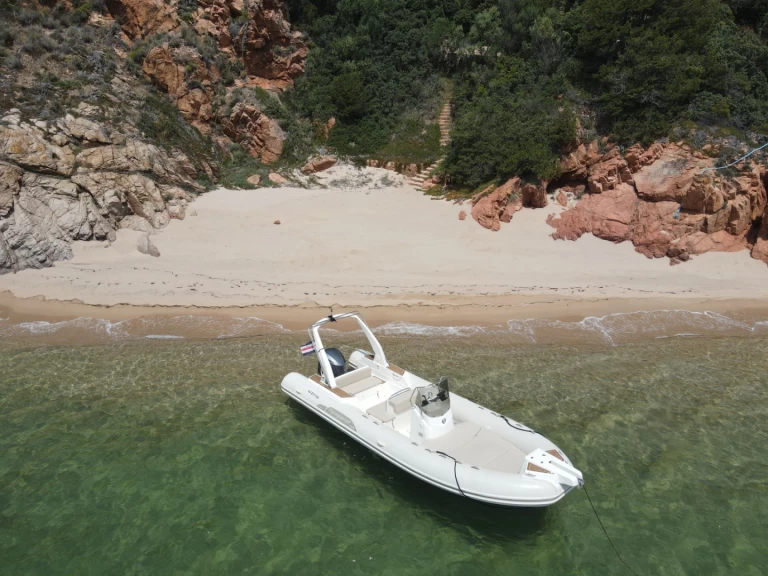 Schlauchboot mieten in Sant'Amanza zum besten Preis