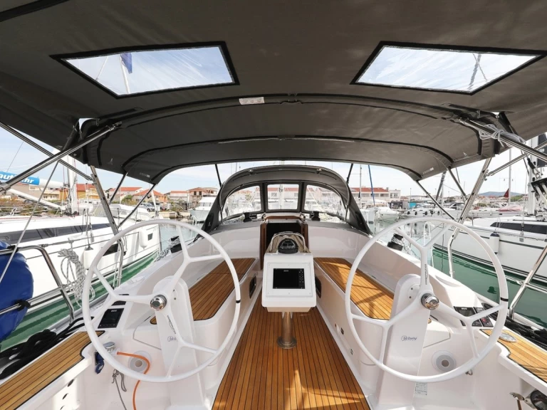 YachtCharter in Pirovac - Bavaria Cruiser 37 auf SamBoat