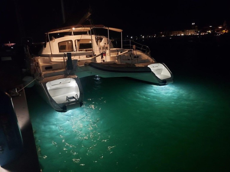 Katamaran mieten in Izola zum besten Preis