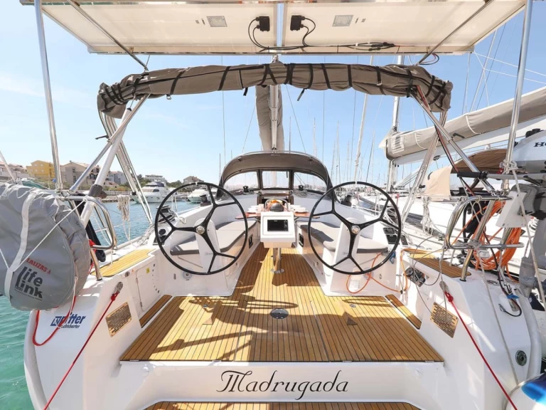 Bootsverleih Bavaria Cruiser 41S Jezera Samboat