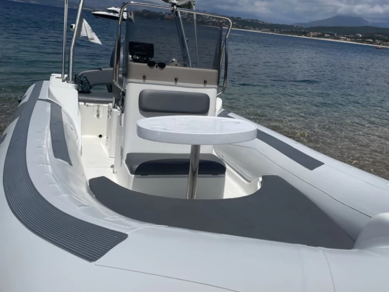 Vermietung Schlauchboot Capelli mit Führerschein