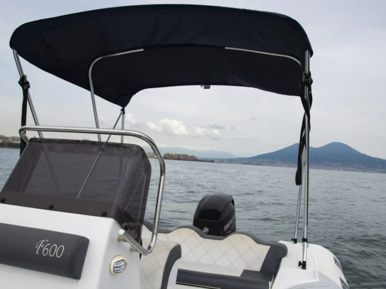 Bootsverleih DOMAR f600 Neapel Samboat