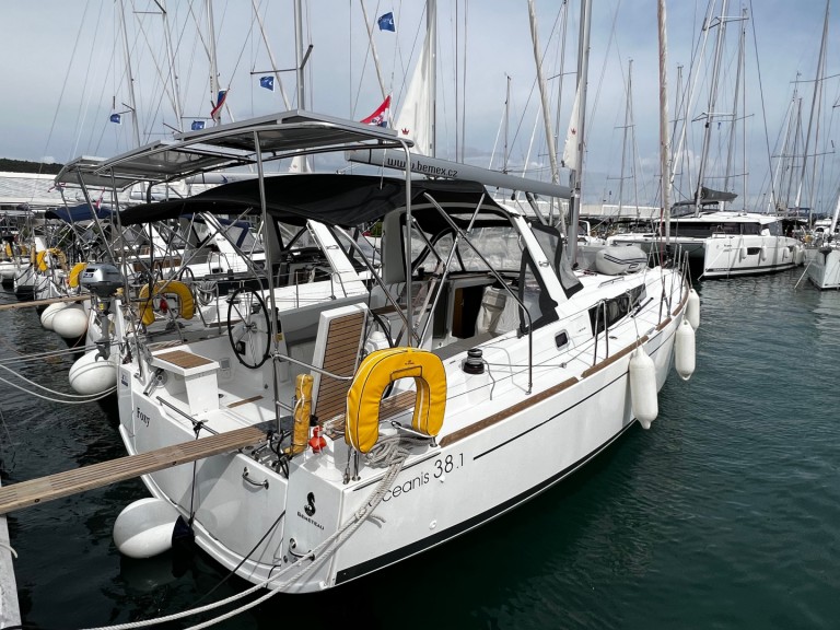 Bénéteau Oceanis 38.1 mieten Sukošan