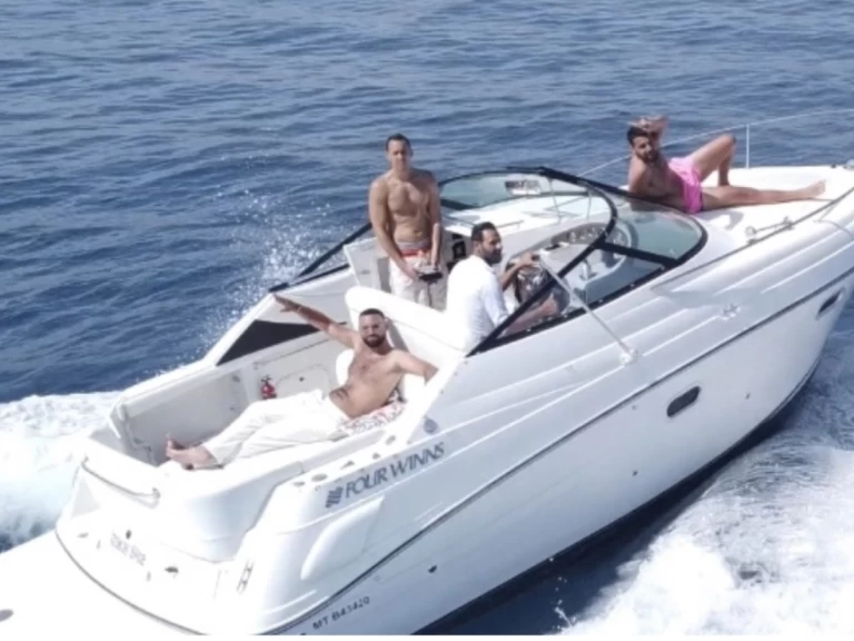 Ein Four Winns Vista 248 mieten in Nizza