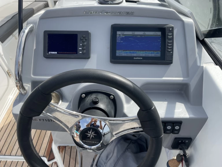 YachtCharter in Grand Piquey - Jeanneau Cap Camarat 6.5 BR Serie 2 auf SamBoat