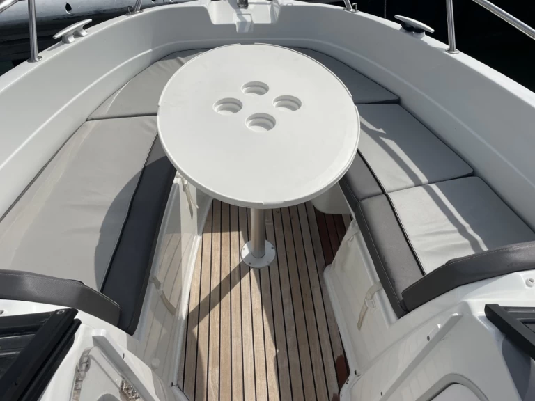 Ein Jeanneau Cap Camarat 6.5 BR Serie 2 mieten in Grand Piquey