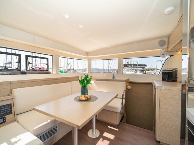 Katamaran mieten in Kaštela zum besten Preis