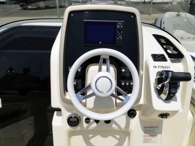 Motorboot mieten in Fréjus zum besten Preis