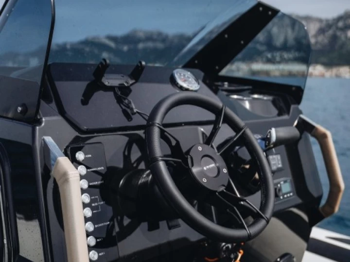 Ein Brig Eagle 8 mieten in Marseille