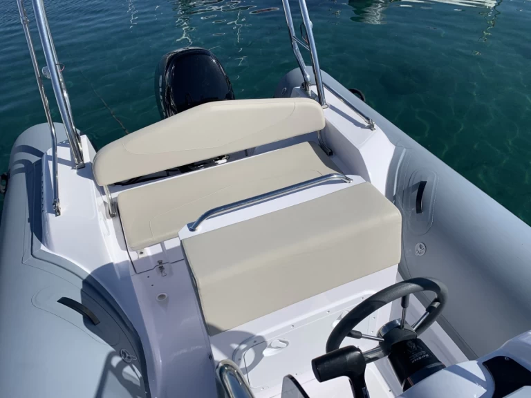 Vermietung Schlauchboot Capelli mit Führerschein