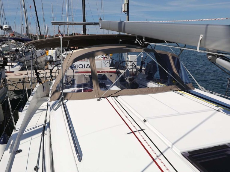 Ein Jeanneau Sun Odyssey 490 mieten in ACI Marina Jezera