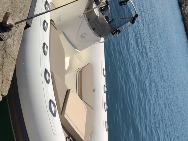Ein Capelli Tempest 600 mieten in Marseille