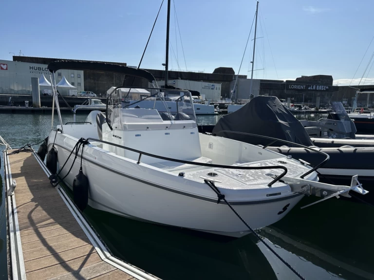 Motorboot mit oder ohne Skipper Bénéteau mieten in Lorient