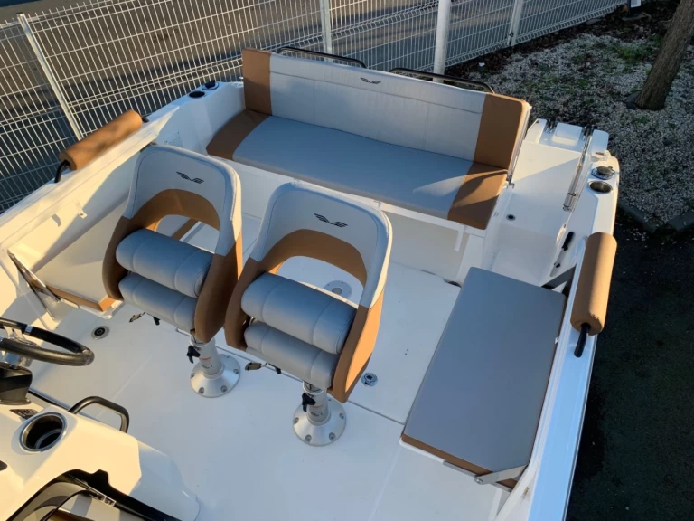 Ein Bénéteau Flyer 7 SPACEdeck mieten in Lorient