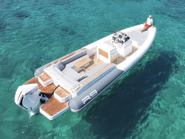 Ein Renier Renier R9 Tourer mieten in Port du Lavandou