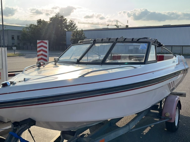 Motorboot mit oder ohne Skipper Glastron mieten in Sevrier