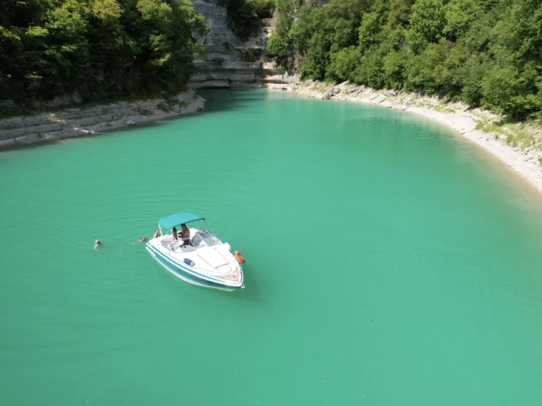 Ein Chris Craft Concept 25 CC mieten in La Tour-du-Meix