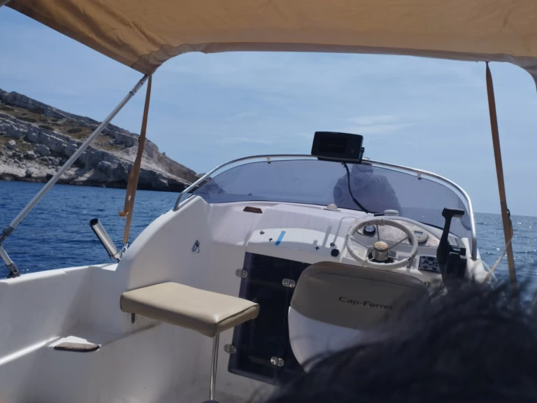 Ein B2 Marine Cap Ferret 522 Open Sport mieten in Marseille