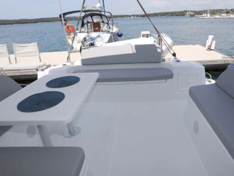 Ein Excess Excess 11 mieten in Pula