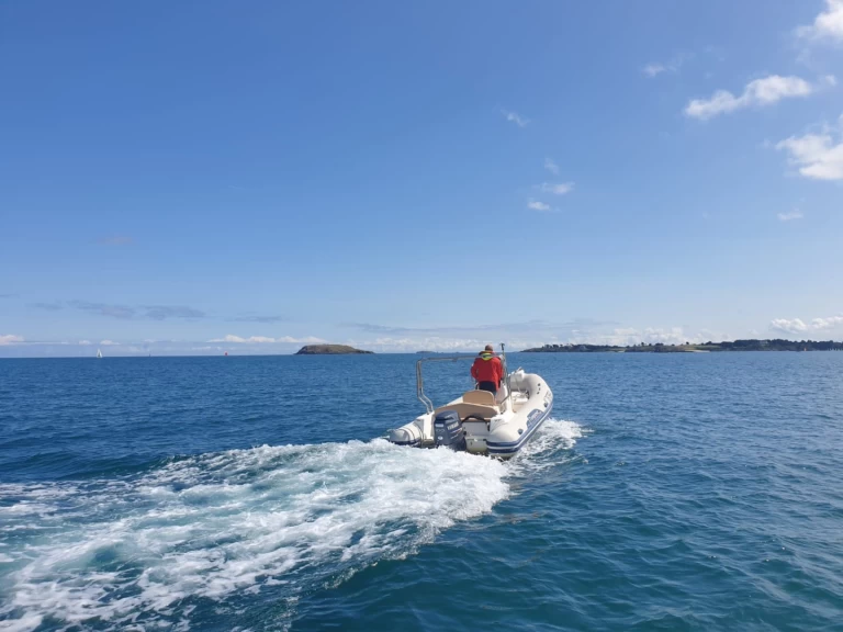 Schlauchboot mit oder ohne Skipper Capelli mieten in Saint-Malo