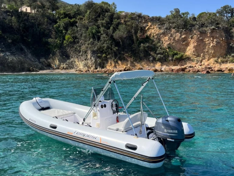 Schlauchboot mieten in Galéria zum besten Preis