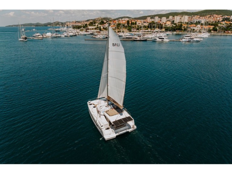Katamaran mit oder ohne Skipper Bali Catamarans mieten in Šibenik