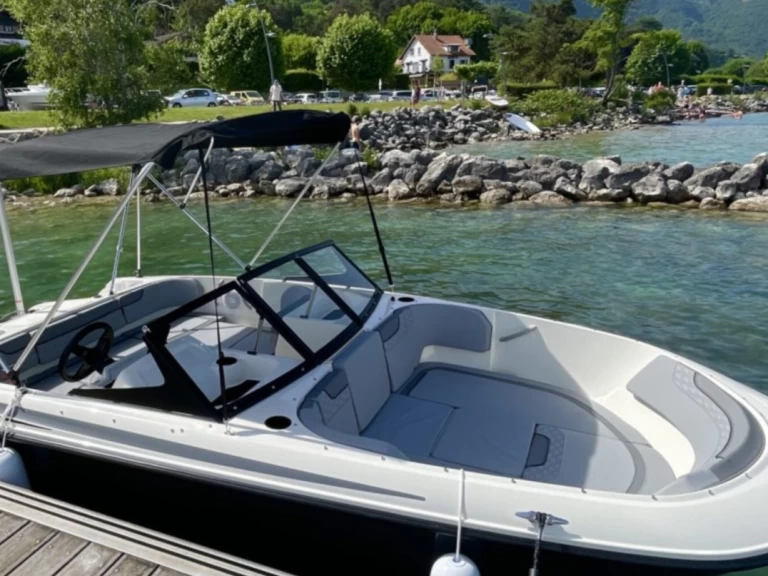 Ein Bayliner M17 mieten in Aix-les-Bains