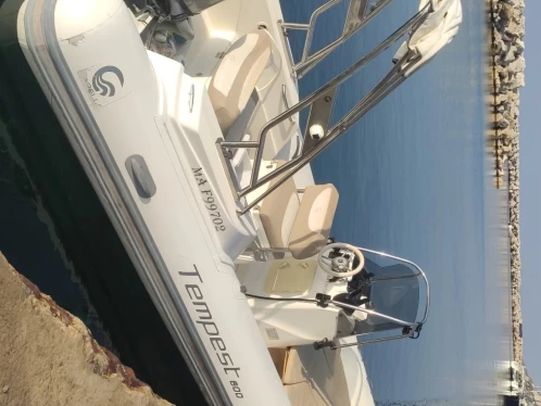 Ein Capelli Tempest 600 mieten in Marseille