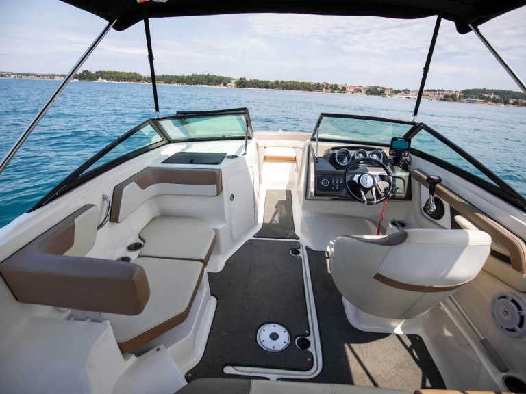 Motorboot mit oder ohne Skipper Sea Ray mieten in Poreč