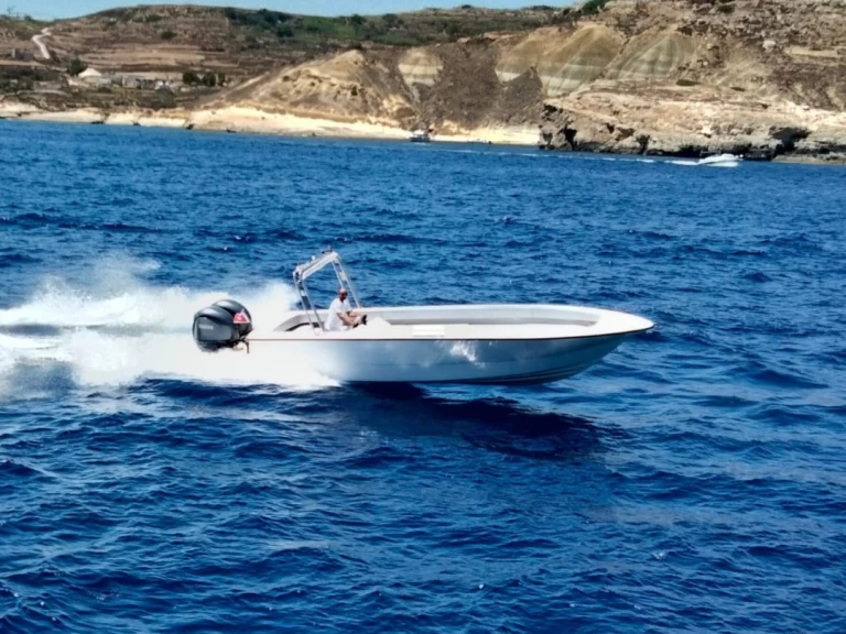 Vermietung Motorboot Crown mit Führerschein