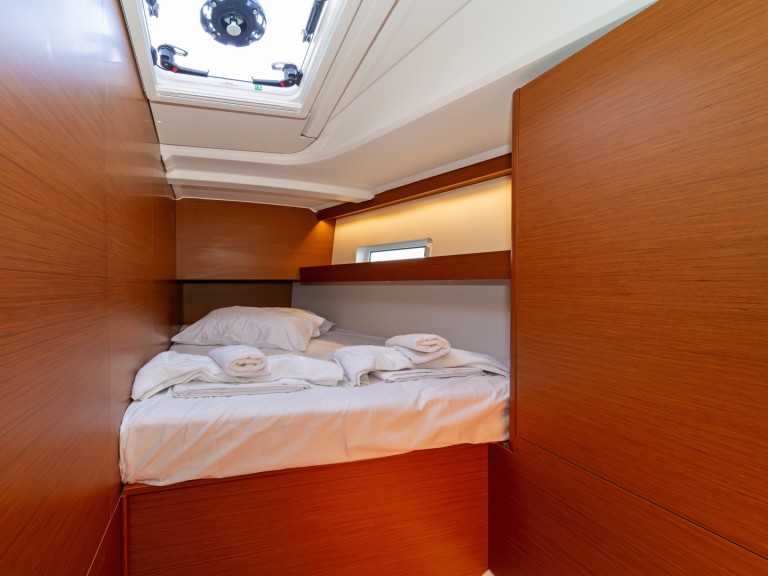 YachtCharter in Álimos - Jeanneau Sun Odyssey 490 auf SamBoat
