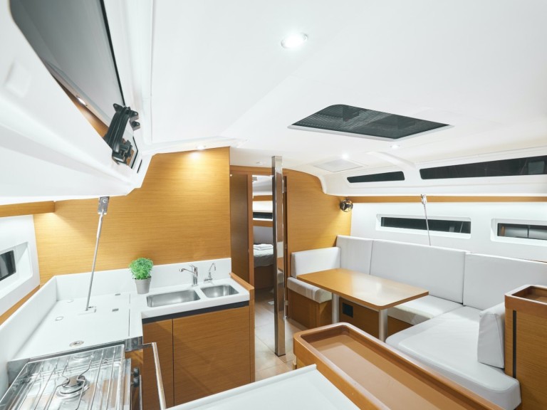 Ein Jeanneau Sun Odyssey 440 mieten in Lefkáda