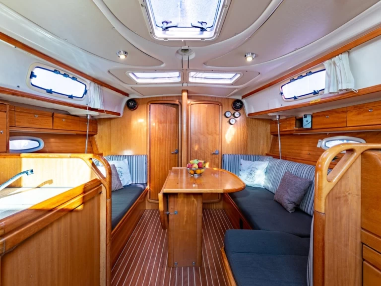 YachtCharter in Punat - Bavaria Cruiser 37 auf SamBoat