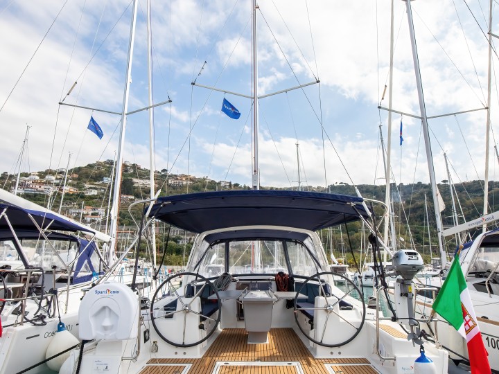 YachtCharter in Capo d'Orlando - Bénéteau Oceanis 41.1 auf SamBoat