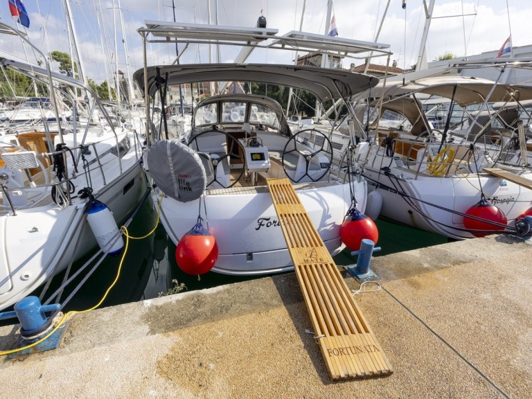 YachtCharter in Zadar - Bavaria Bavaria Cruiser 37 Style auf SamBoat