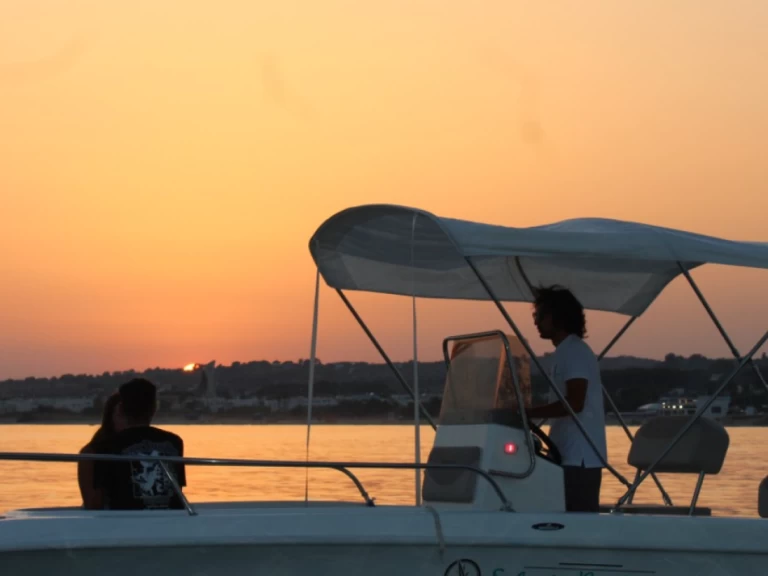 Motorboot mit oder ohne Skipper Mingolla mieten in Torre Vado